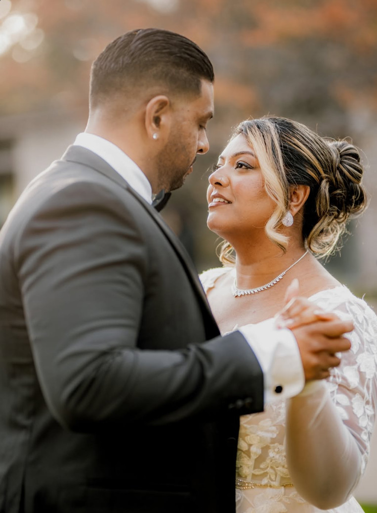 Wedding couple portrait by Hakeera